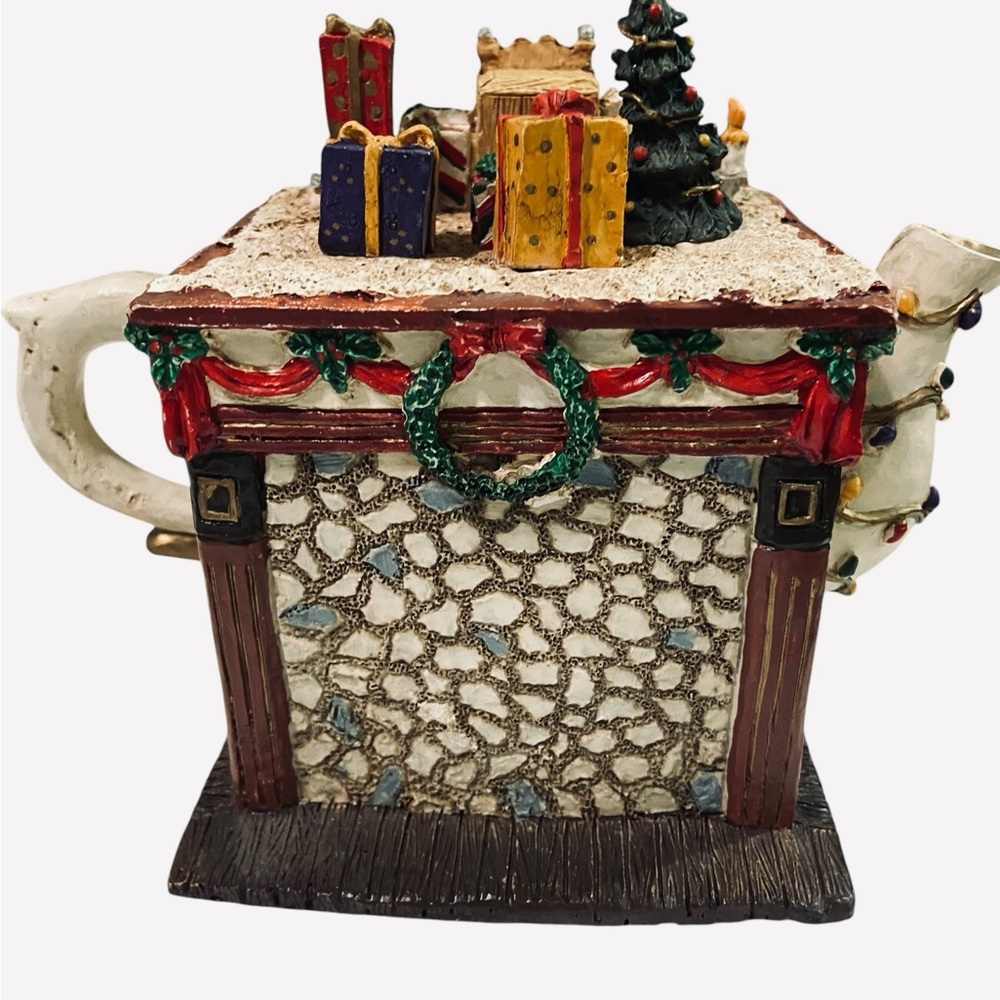 Vintage Christmas Teapot Shape Music Box Plays “Santa Clause Is Coming To Town” - Picture 6 of 9